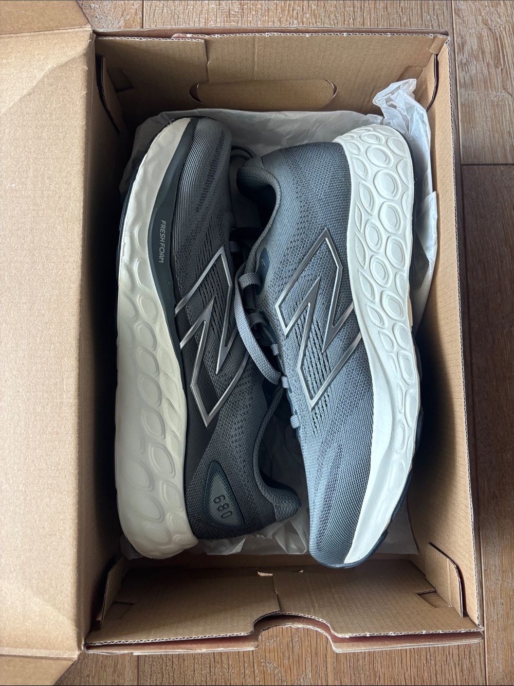 New Balance Men’s Gray 680 v8 Tennis Shoes